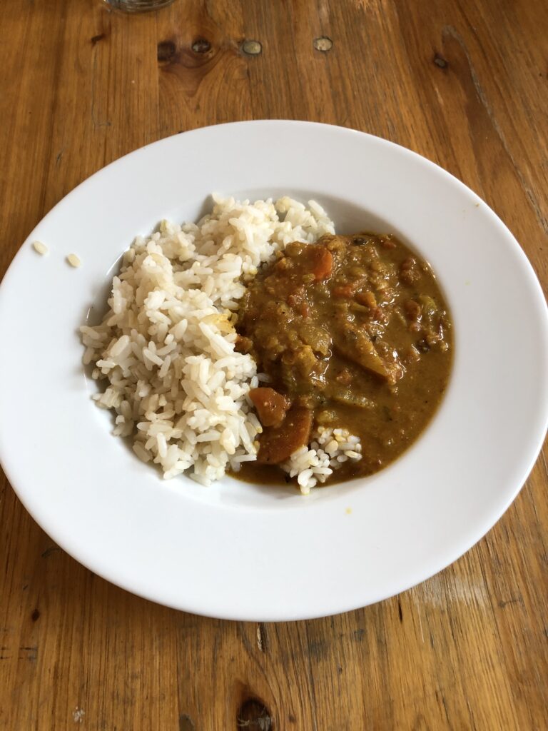Mafé végétarien - La Coco cantine, restaurant associatif végétarien pour toustes à Place des fêtes, entre le 19ème et le 20ème arrondissement de Paris