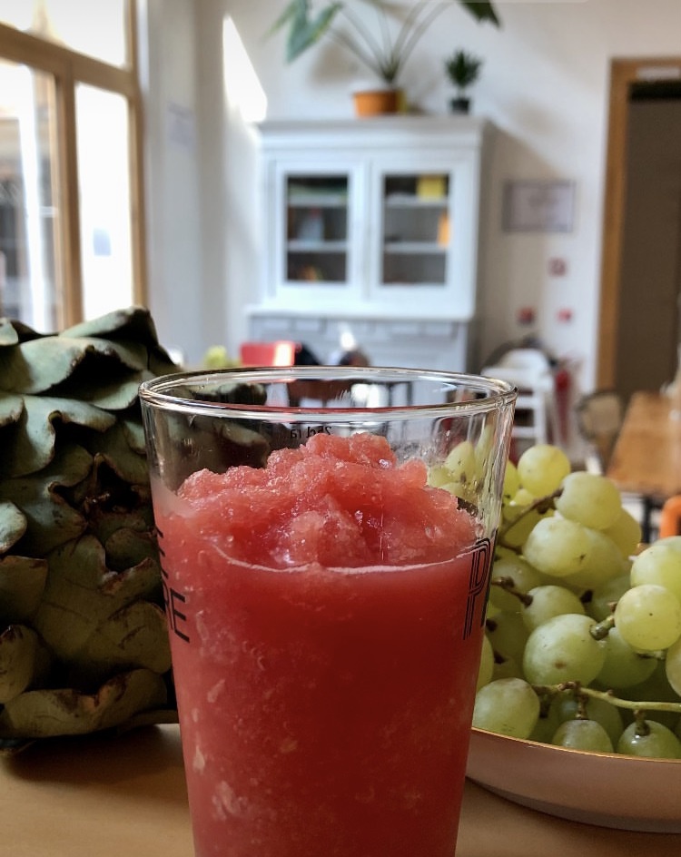 Granité de pastèque - - La Coco cantine, restaurant associatif végétarien pour toustes à Place des fêtes, entre le 19ème et le 20ème arrondissement de Paris